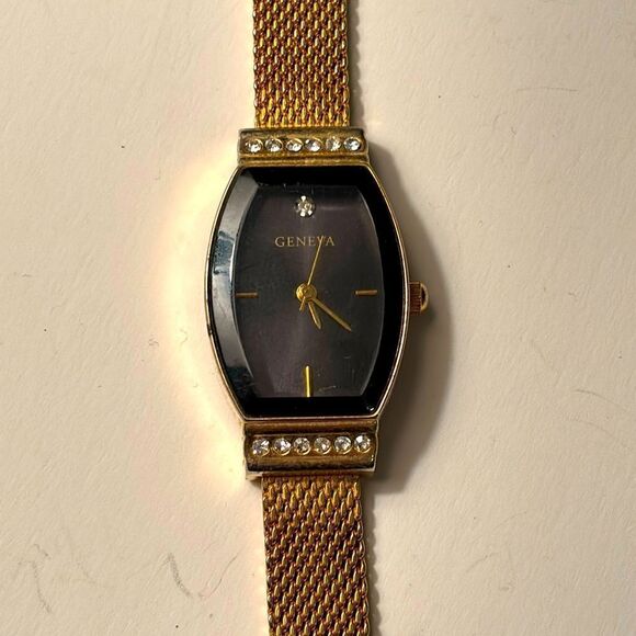 Geneva Women’s Gold Tone Black Watch Face with small crystal - Picture 1 of 5